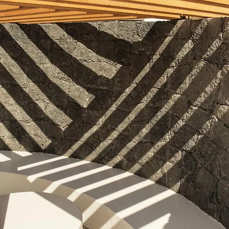 Canaryislandshost I Cauce Famara